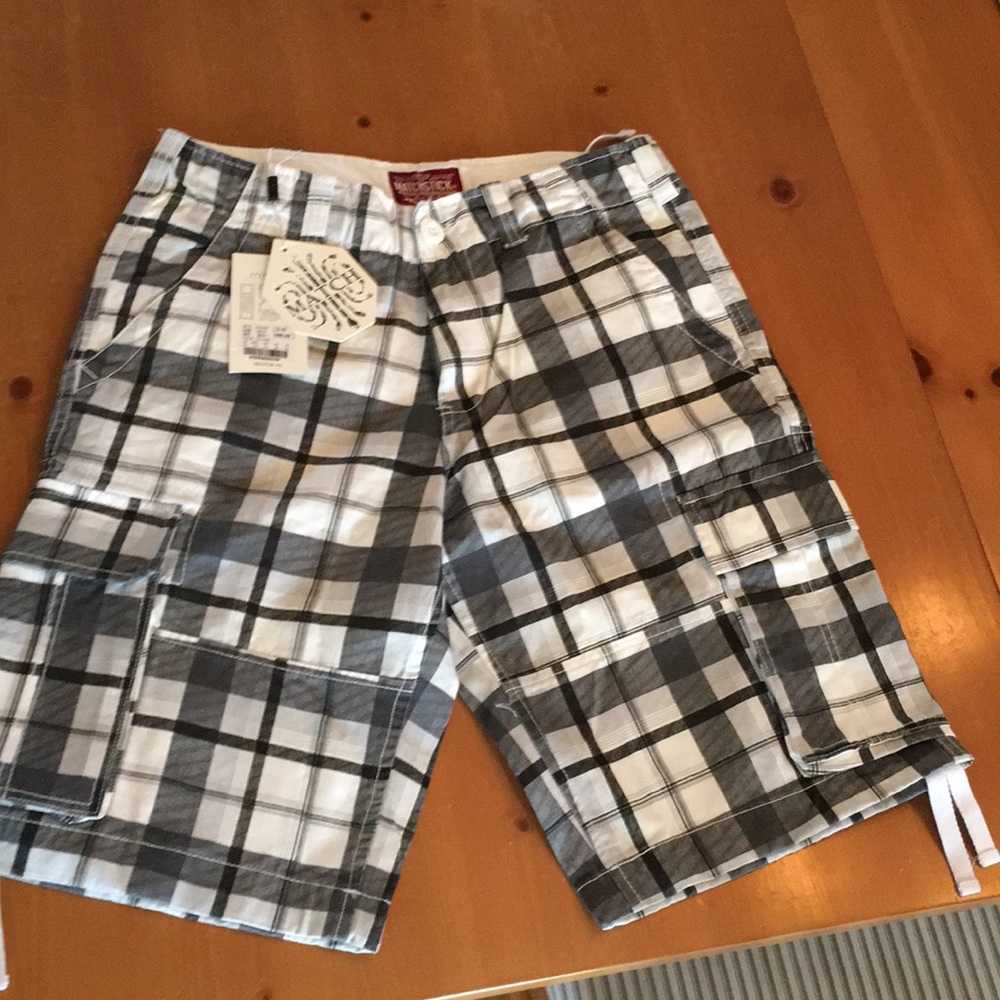 NWT Men’s Plaid Cargo Shorts